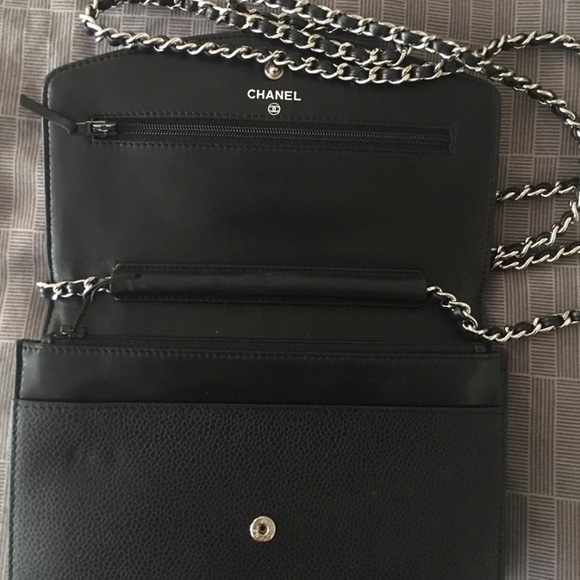 Chanel caviar Leather on chain Crossbody - Picture 5 of 6